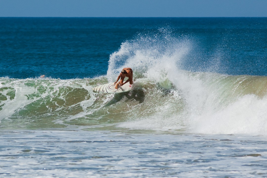 surfer girl doing a snap